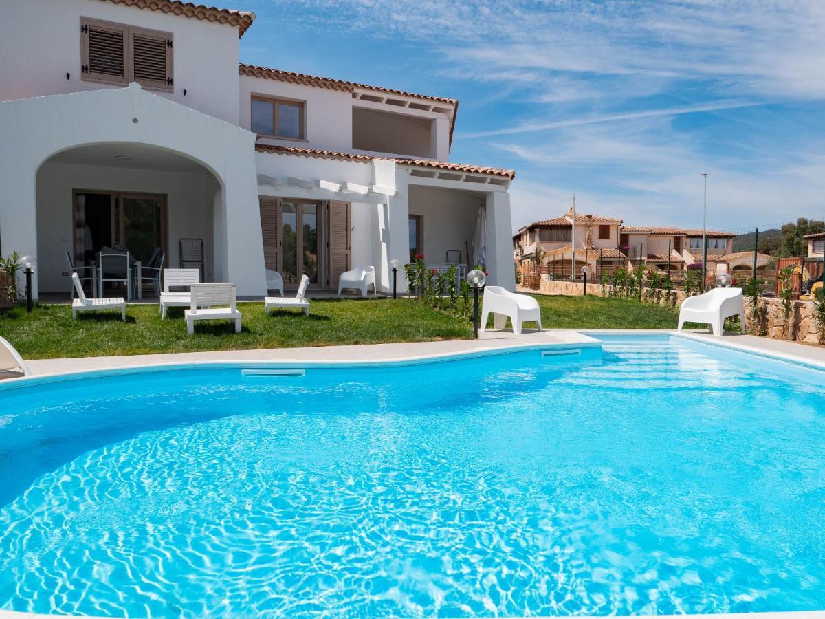 Villetta Con Piscina Budoni Affitti Spiaggia 700 Mt Luaran gambar